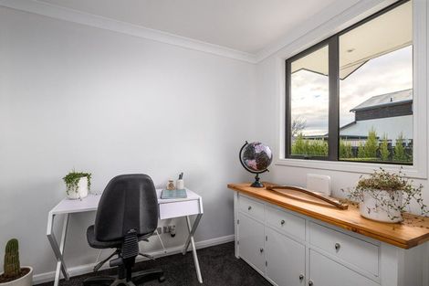 Photo of property in 8 Spruce Close, Alexandra, 9320