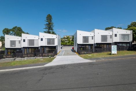 Photo of property in 2/18 Handley Avenue, Narrow Neck, Auckland, 0624