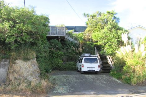 Photo of property in 142 Nevay Road, Karaka Bays, Wellington, 6022