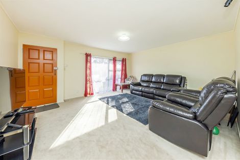 Photo of property in 2/9 Sharivari Place, Conifer Grove, Takanini, 2112