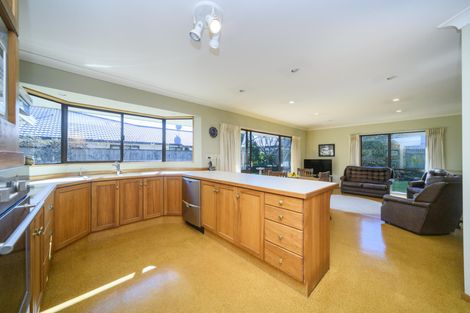 Photo of property in 16 Durham Crescent, Palmerston North, 4414