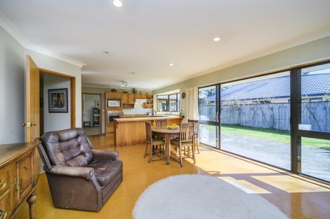 Photo of property in 16 Durham Crescent, Palmerston North, 4414