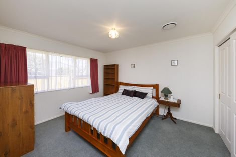 Photo of property in 51 Royal Oak Drive, Kelvin Grove, Palmerston North, 4414