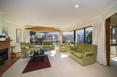 Photo of property in 16 Durham Crescent, Palmerston North, 4414