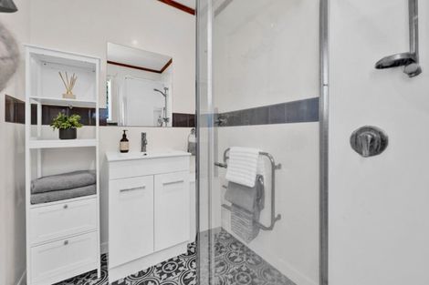 Photo of property in 44 Upjohn Street, Brooklands, New Plymouth, 4310