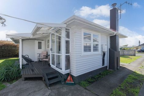 Photo of property in 16 Bledisloe Street, Levin, 5510