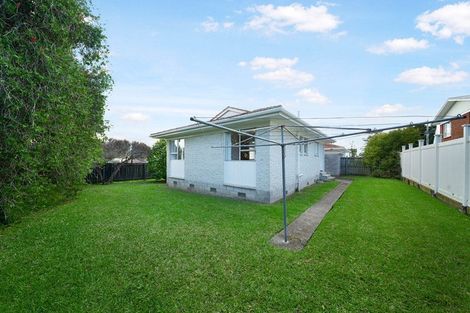 Photo of property in 1/28 Taipari Road, Te Atatu Peninsula, Auckland, 0610