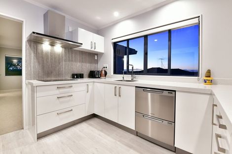 Photo of property in 144 Red Beach Road, Red Beach, 0932