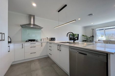 Photo of property in 33 Katipo Road, Takanini, 2112