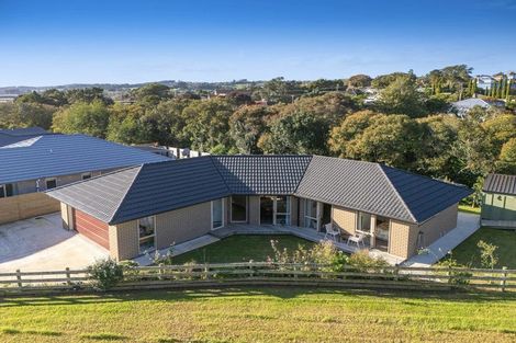 Photo of property in 30 Kawariki Road, Helensville, 0800