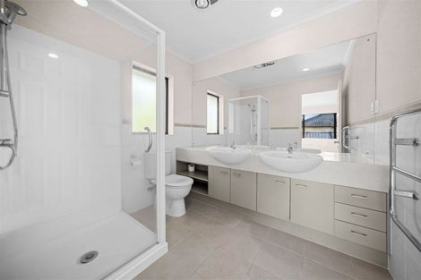 Photo of property in 8 Pennygale Close, Flat Bush, Auckland, 2016