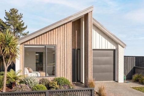 Photo of property in 18 Windward Avenue, Port Whangarei, 0110