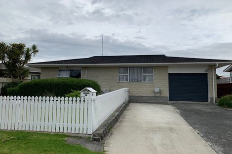 Photo of property in 38 Norfolk Crescent, Otaki Beach, Otaki, 5512