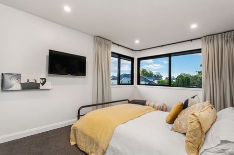 Photo of property in 16 Fendalton Road, Fendalton, Christchurch, 8014