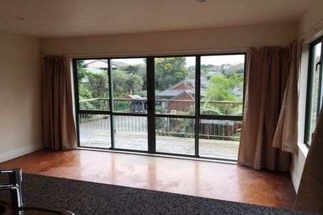 Photo of property in 17 Barker Rise, Northcross, Auckland, 0632