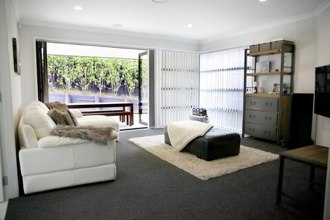 Photo of property in 33 Sunningdale Street, Wattle Downs, Auckland, 2103