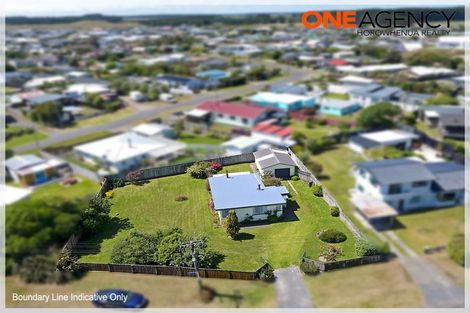 Photo of property in 33 Shortt Street, Foxton Beach, Foxton, 4815