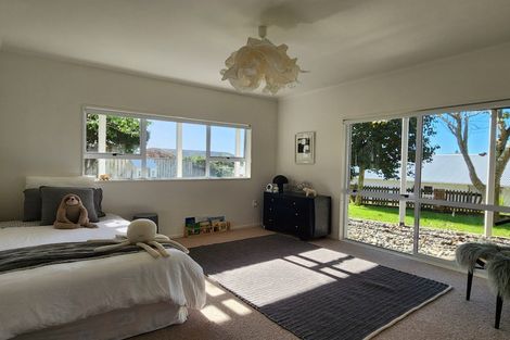 Photo of property in 22 Mcfarlane Street, Oakura, 4314