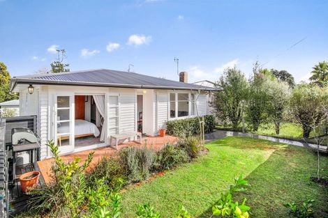 Photo of property in 48 Titoki Street, Te Atatu Peninsula, Auckland, 0610