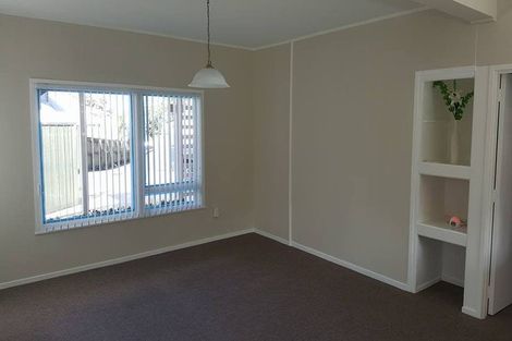 Photo of property in 1/212 Sunnynook Road, Totara Vale, Auckland, 0627