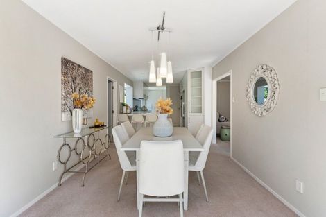 Photo of property in 15 Pickwick Parade, Mellons Bay, Auckland, 2014