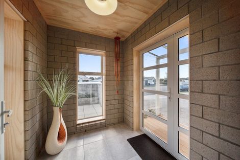 Photo of property in 10 Oriental Street, Welbourn, New Plymouth, 4312