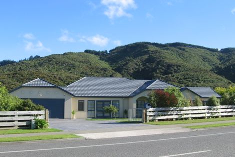 Photo of property in 75 Kirton Drive, Riverstone Terraces, Upper Hutt, 5018