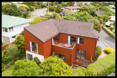 Photo of property in 2 Woodford Way, Crofton Downs, Wellington, 6035