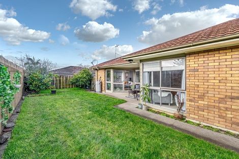 Photo of property in 1/15 Golfland Drive, Golflands, Auckland, 2013