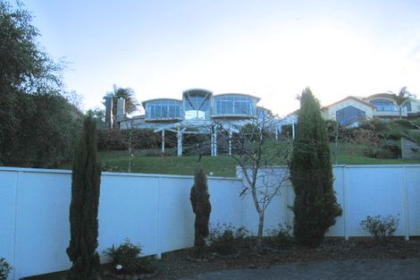 Photo of property in 32 Courtneys, West Harbour, Auckland, 0618