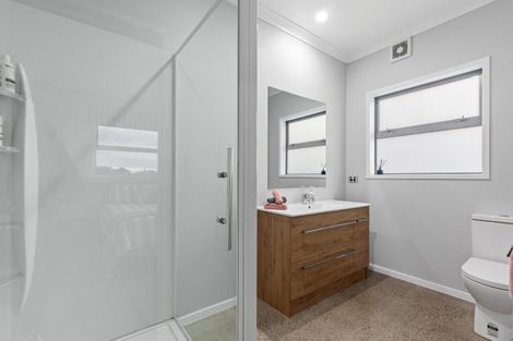 Photo of property in 111 Oteki Park Drive, Welcome Bay, Tauranga, 3112