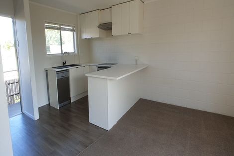 Photo of property in 15 Queen Mary Avenue, New Lynn, Auckland, 0600