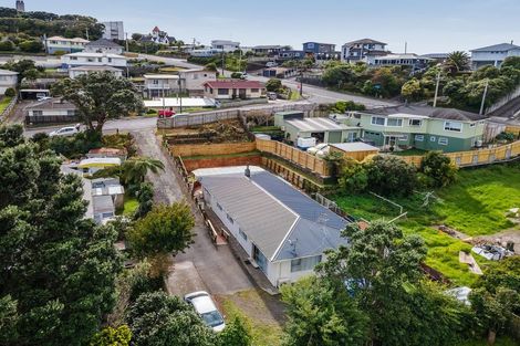 Photo of property in 42 Simons Street, Moturoa, New Plymouth, 4310