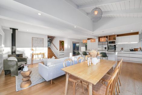 Photo of property in 22 Woodfern Crescent, Titirangi, Auckland, 0604