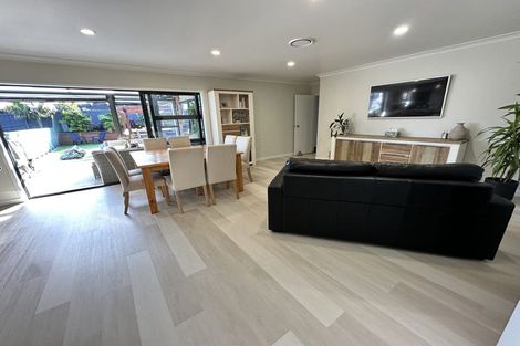 Photo of property in 18 Parkhaven Drive, Rosehill, Papakura, 2113