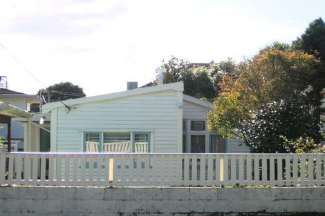 Photo of property in 6 Puriri Street, Eastbourne, Lower Hutt, 5013