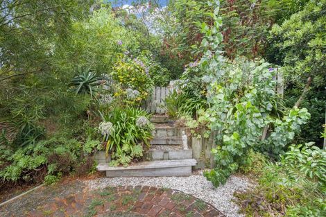 Photo of property in 176 Sutherland Road, Lyall Bay, Wellington, 6022
