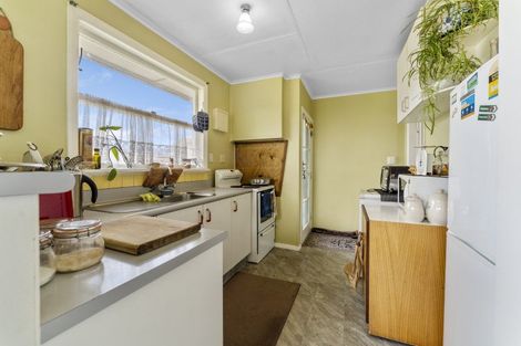 Photo of property in 19 Mazengarb Road, Paraparaumu Beach, Paraparaumu, 5032