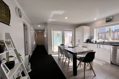 Photo of property in 30 Opouatu Avenue, Glenbrook, 2681