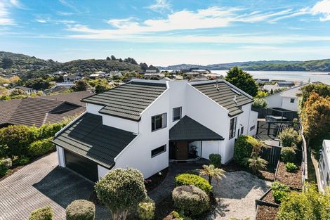 Photo of property in 21 Joseph Banks Drive, Whitby, Porirua, 5024
