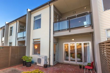 Photo of property in 2/101u Mana Esplanade, Paremata, Porirua, 5026