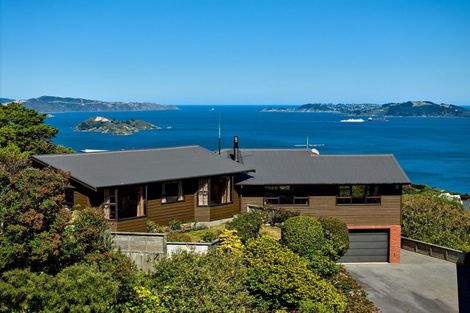 Photo of property in 63 Maungaraki Road, Korokoro, Lower Hutt, 5012