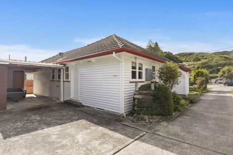 Photo of property in 28 Glen Road, Stokes Valley, Lower Hutt, 5019