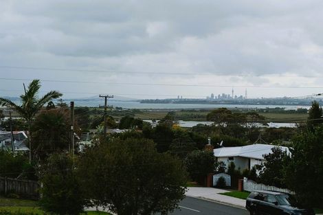 Photo of property in 46d Tiroroa Avenue, Te Atatu South, Auckland, 0610