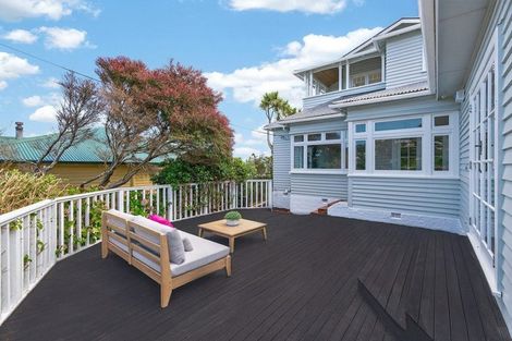 Photo of property in 49 Tio Tio Road, Miramar, Wellington, 6022