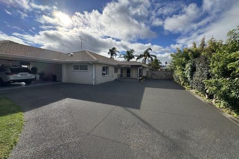 Photo of property in 23 Chalmers Close, Orewa, 0931