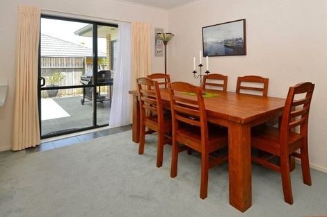 Photo of property in 51 Carisbrook Crescent, Papakura, 2110