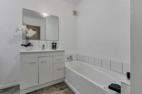 Photo of property in 10 Beeche Place, Birkdale, Auckland, 0626