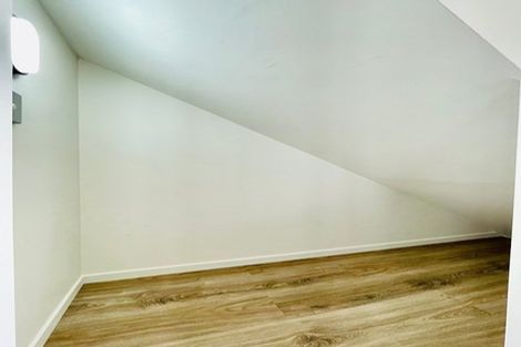 Photo of property in 28 Parahau Road, Papakura, 2110