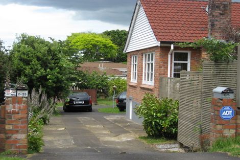 Photo of property in 2/25 Woodward Avenue, Mangere Bridge, Auckland, 2022